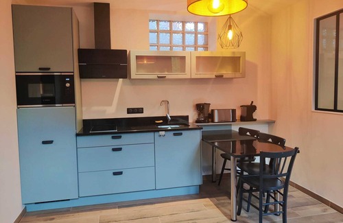 Droue-sur-Drouette Cabaña | Stone studio in the grounds of "La Closerie" guest house
