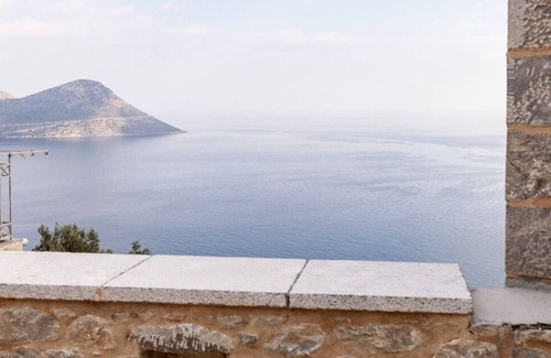 East Mani Otro | Stone tower east mani 3 people accommodation in quiet area of east mani Enjoy it