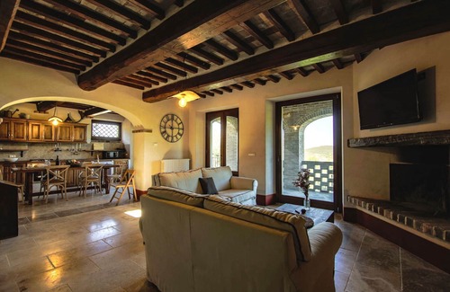Castiglion Fiorentino Villa | Stone villa accessible by wheelchair, situated in a hilly position 2 km from the village of Castigli