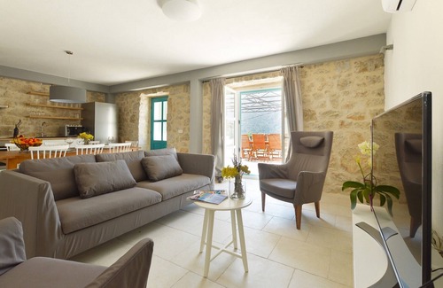 Zaostrog Casa | Casa de piedra en una zona tranquila con piscina climatizada, Makarska Riviera, 4 dormitorios