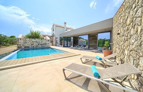 Nenadici Villa | Luxury Jerini House with pool and wellness