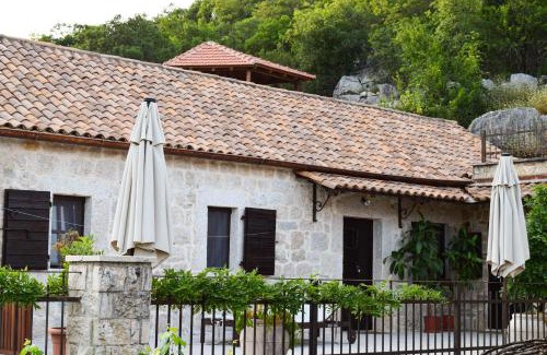 Karuc Apartamento | Stone Villa Oblun