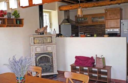 Chabrieres Casa | Casa de pueblo de piedra en el corazón de la reserva geológica 1