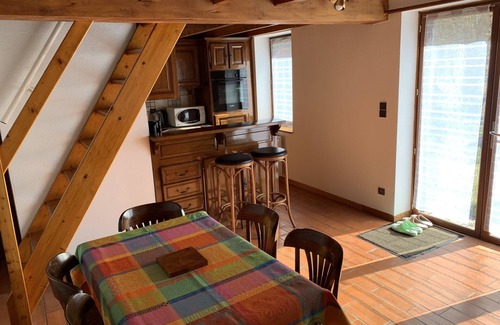 Esterre Chalet De Esquí | Piedras, madera, pizarras, chimenea, vista sur completamente inexpugnable, 4 a 6 viajeros.