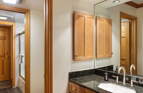 Snowmass Village Hotel | Stonebridge Inn