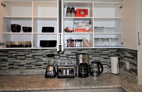 Saskatoon Casa | Stonebridge Peace Home - 5 mins from business area.