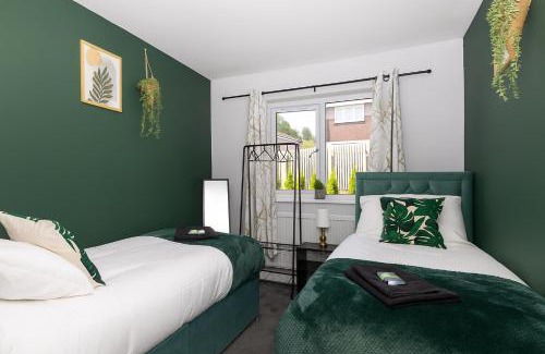 Leeds Casa | Stonecliffe House By Alt-Stay Accommodation
