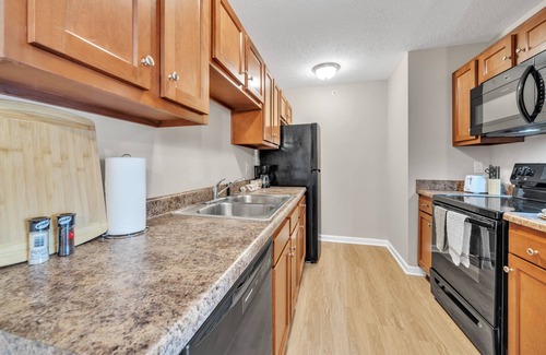 New Albany Apartamento | Stonecrest 701, 2Bd Apt I Free Parking I Pool