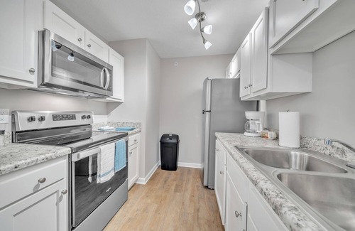 New Albany Apartamento | Stonecrest 712, 2Bd Apt I Free Parking I Pool