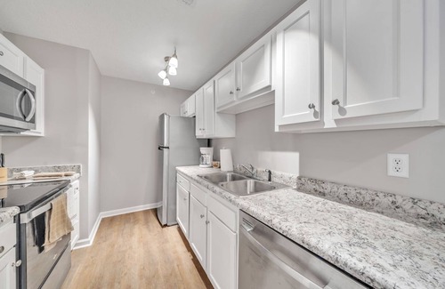 New Albany Apartamento | Stonecrest 713, 2Bd Apt I Free Parking I Pool