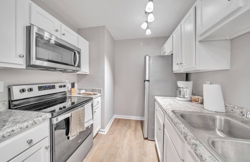 New Albany Apartamento | Stonecrest 713, 2Bd Apt I Free Parking I Pool