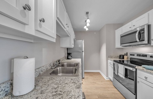 New Albany Apartamento | Stonecrest 716, 2Bd Apt I Free Parking I Pool