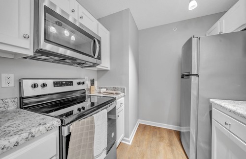 New Albany Apartamento | Stonecrest 717, 2Bd Apt I Free Parking I Pool