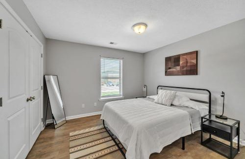 New Albany Apartamento | Stonecrest 717, 2bd Apt I Free Parking I Pool