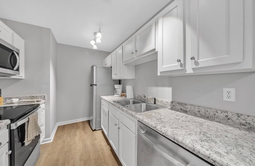 New Albany Apartamento | Stonecrest 722, Modern 2Bd Apt I Parking I Gym