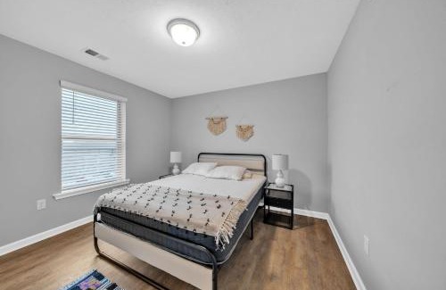 New Albany Apartamento | Stonecrest 910, 2bd Apt I Free Parking I Pool