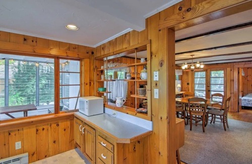 Meredith Cabaña | Stonedam Cottage on the shores of Lake Winni