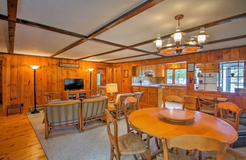 Meredith Cabaña | Stonedam Cottage on the shores of Lake Winni