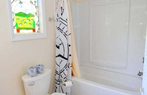 Berkeley Springs Casa | Un retiro de vacaciones encantador!