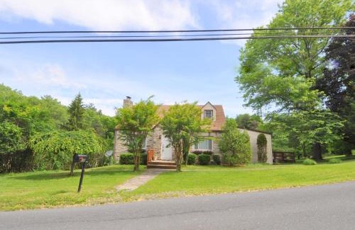 Berkeley Springs Chalet De Esquí | Stonehedge - 3 BR Cottage