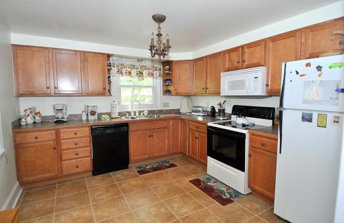 Berkeley Springs Chalet De Esquí | Stonehedge - 3 BR Cottage