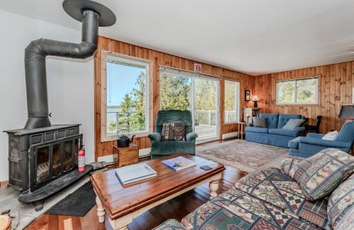 Northern Bruce Peninsula Casa | Stonehenge Tobermory - Rustic Retreat