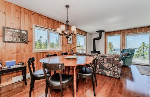 Northern Bruce Peninsula Casa | Stonehenge Tobermory - Rustic Retreat