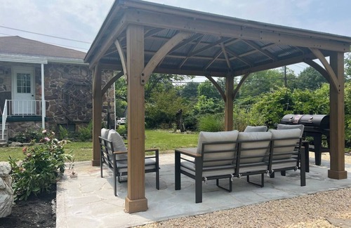 Harrisburg Casa | Stonehouse- A private Retreat, Pet Friendly near hershey and PA farmshow.