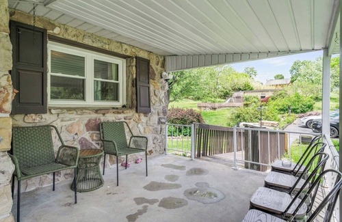 Harrisburg Casa | Stonehouse- A private Retreat, Pet Friendly near hershey and PA farmshow.