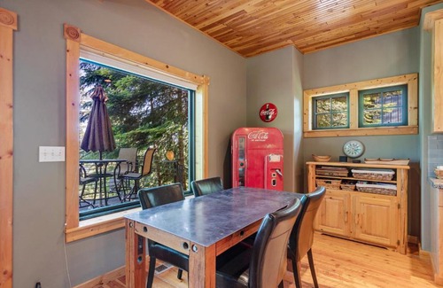 Coeur d'Alene Casa | Stoneridge Pines Cabin