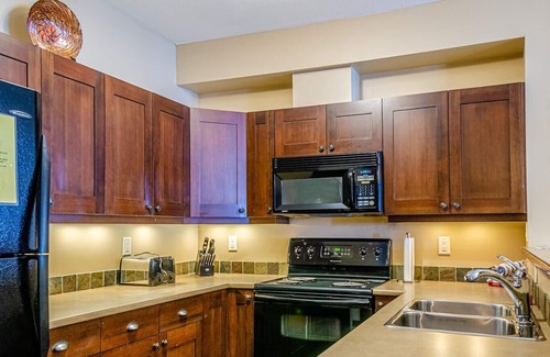Sun Peaks Condominio | Stones Throw #11 By Bear Country