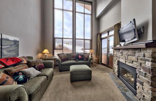 Sun Peaks Apartamento | Stones Throw #56 By Bear Country