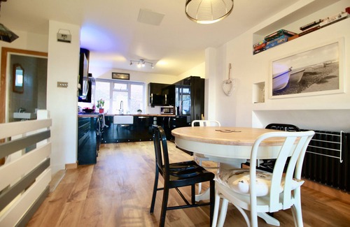 Seaford Casa | Stones throw from the sea