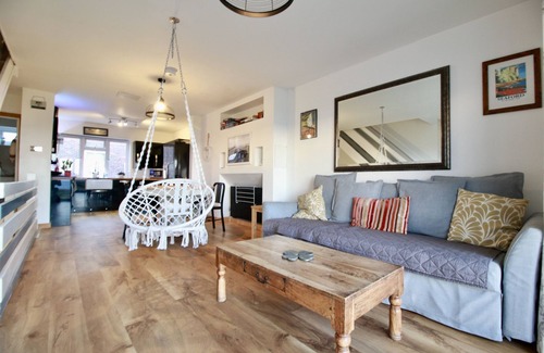 Seaford Casa | Stones throw from the sea