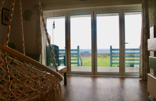 Seaford Casa | Stones throw from the sea