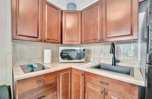 Independence Square Apartamento | Stones Throw Beachside Bungalow 2 AT THE Beach