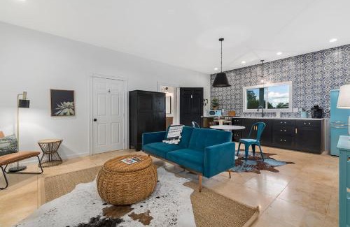 Stonewall Casa | Stonewall Bungalow 3 - Sleeps 4