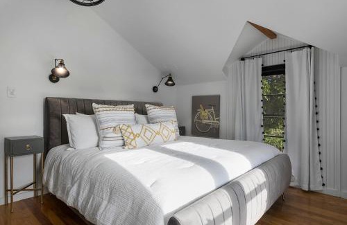 Stonewall Casa | Stonewall Bungalow 4 - Sleeps 3