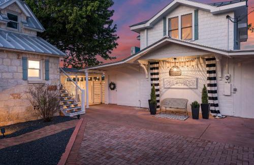 Stonewall Casa | Stonewall Bungalow 4 - Sleeps 3