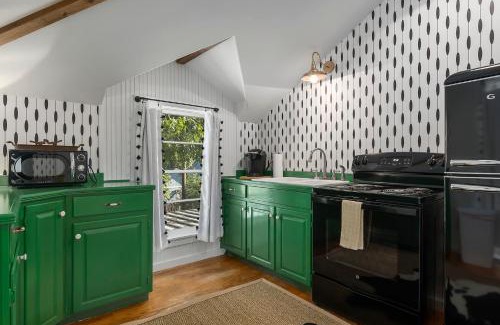 Stonewall Casa | Stonewall Bungalow 4 - Sleeps 3