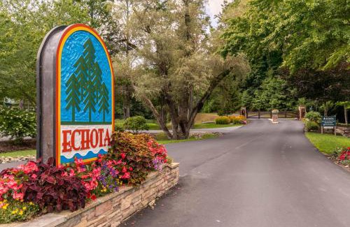 Foscoe Casa | Stoney Brook Cottage at Echota
