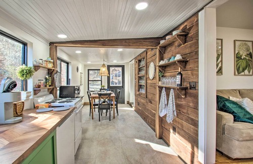 Nellysford Cabaña | Stoney Creek Cottage: Waterfront Hot Tub, Fire Pit