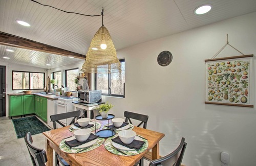 Nellysford Cabaña | Stoney Creek Cottage: Waterfront Hot Tub, Fire Pit