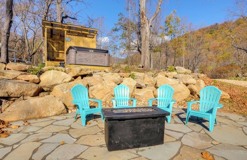 Nellysford Cabaña | Stoney Creek Cottage: Waterfront Hot Tub, Fire Pit