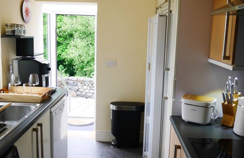 Harlech Cabaña | STONEYCROFT, pet friendly, character holiday cottage in Harlech
