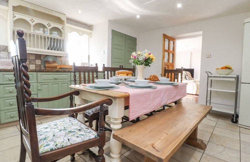 Higher Walton Cabaña | STONEYCROSS COTTAGE, pet friendly, with a garden in Ribchester