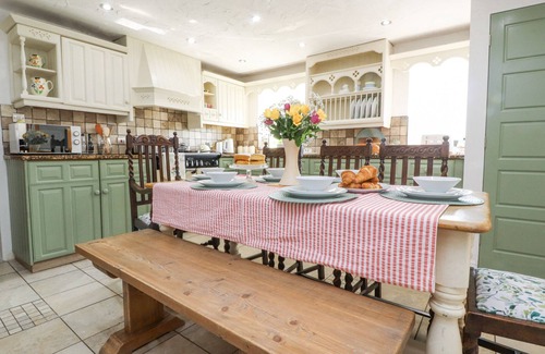 Higher Walton Cabaña | STONEYCROSS COTTAGE, pet friendly, with a garden in Ribchester