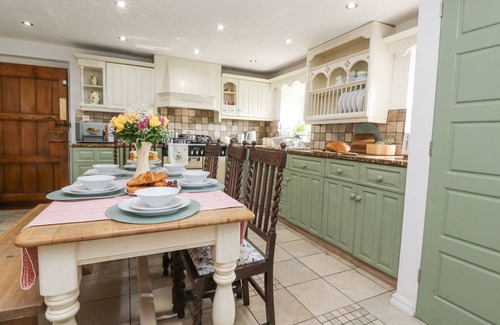 Higher Walton Cabaña | STONEYCROSS COTTAGE, pet friendly, with a garden in Ribchester