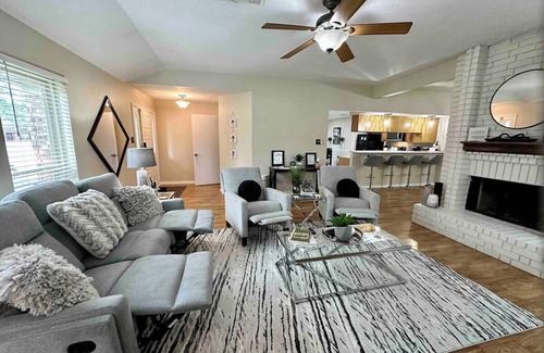 Indian Springs Casa | Stony Bridge · Spa & Pool Oasis: Prime Location in The Woodlands