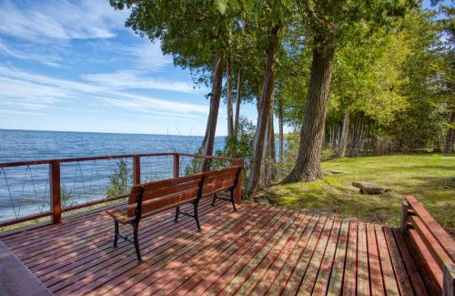 Sturgeon Bay Casa | Stony Shore Cabin by Simple Life Rentals